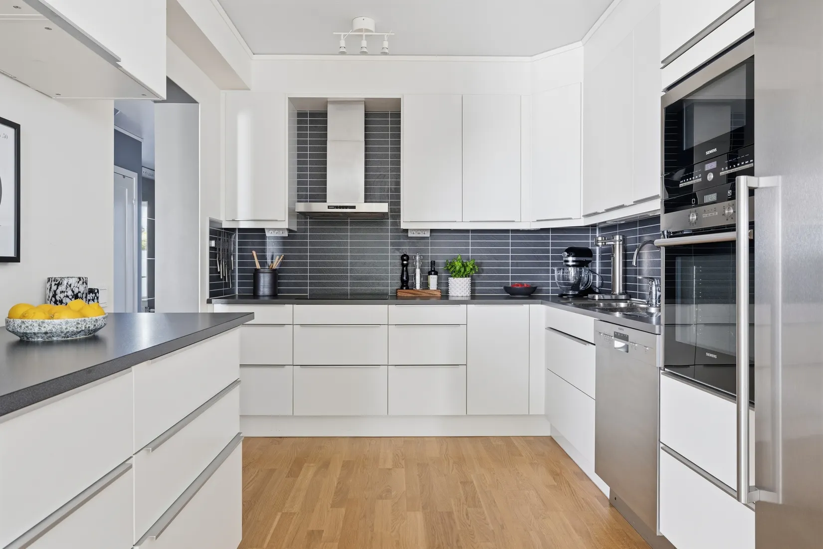 Radhus, Syster Annas väg 17, Brunnby Park, Upplands Väsby