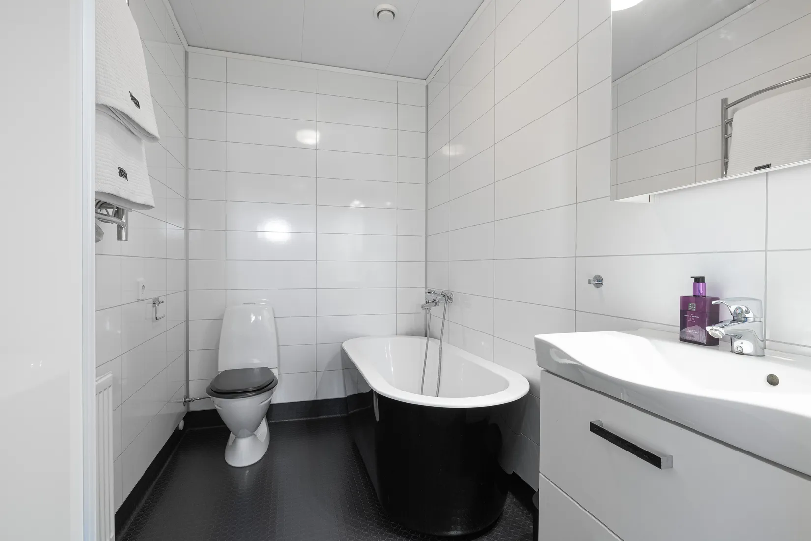 Radhus, Syster Annas väg 17, Brunnby Park, Upplands Väsby