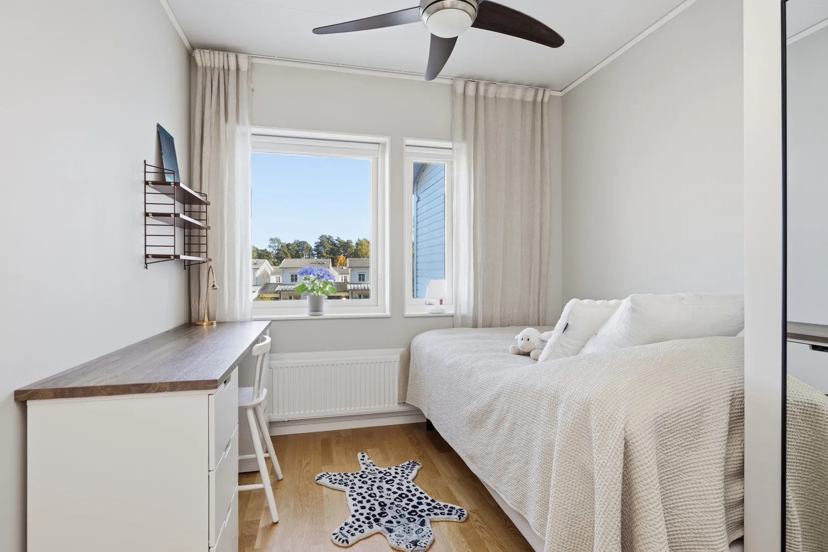 Radhus, Syster Annas väg 17, Brunnby Park, Upplands Väsby