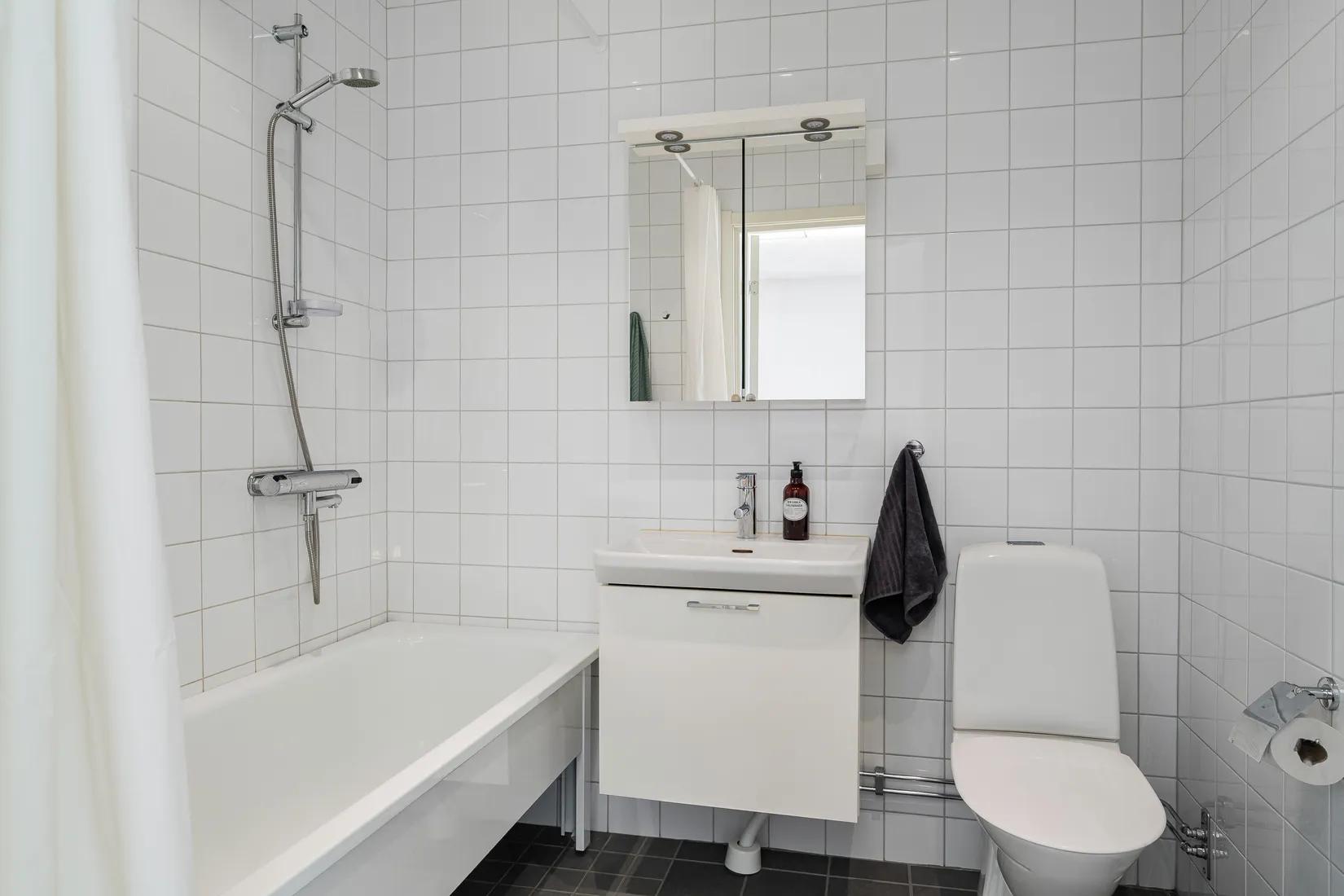 Bostadsrätt, Järnvägsgatan 27, Centralt, Gnesta