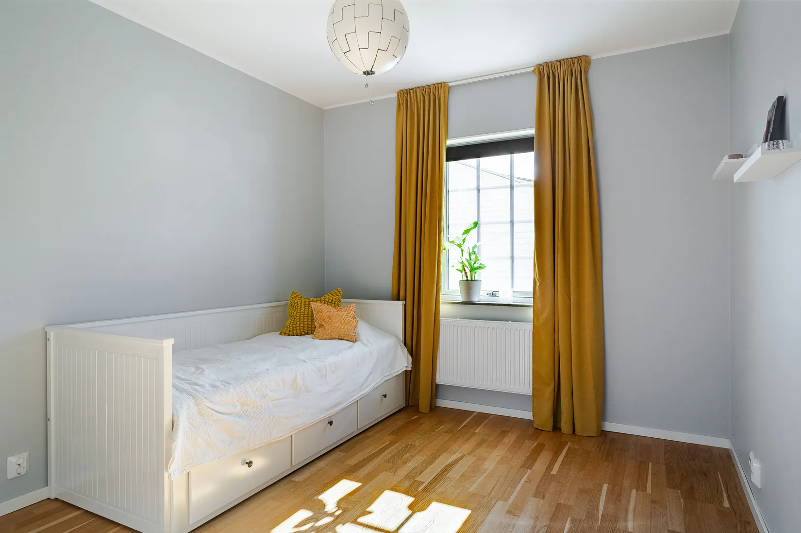 Bostadsrätt, Järnvägsgatan 27, Centralt, Gnesta