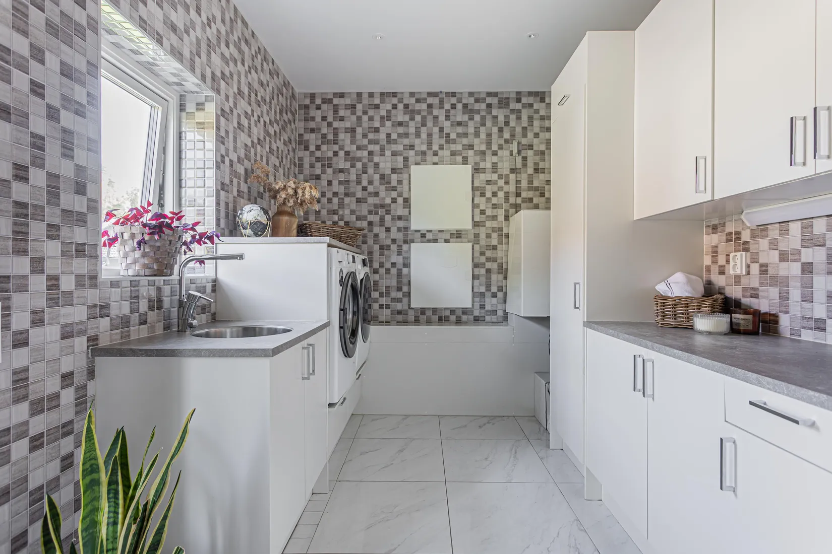 Villa, Morängatan 9, Ullvibackar, Köping