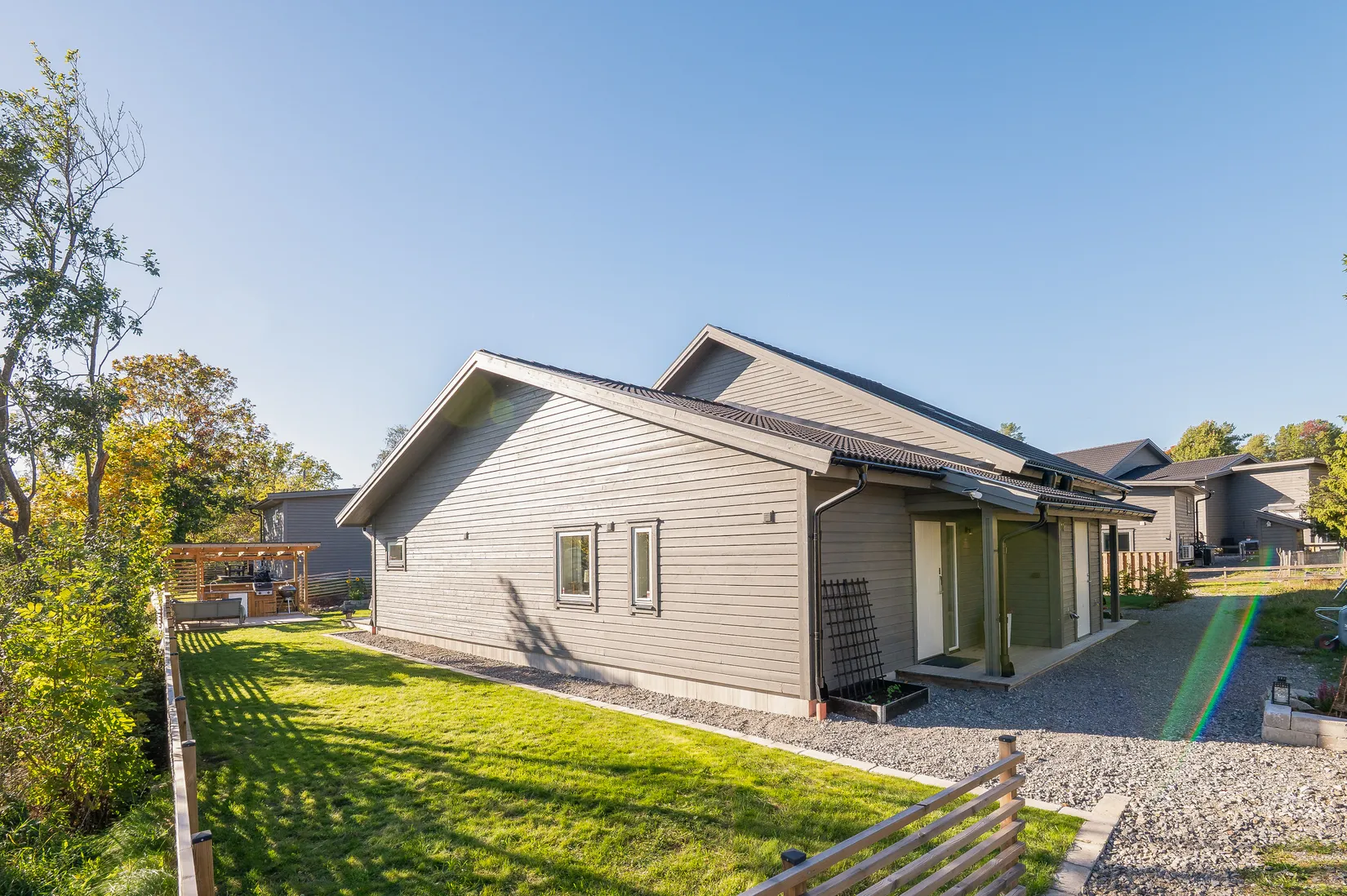 Radhus, Urbergsgränd 11, Stenhamra, Ekerö