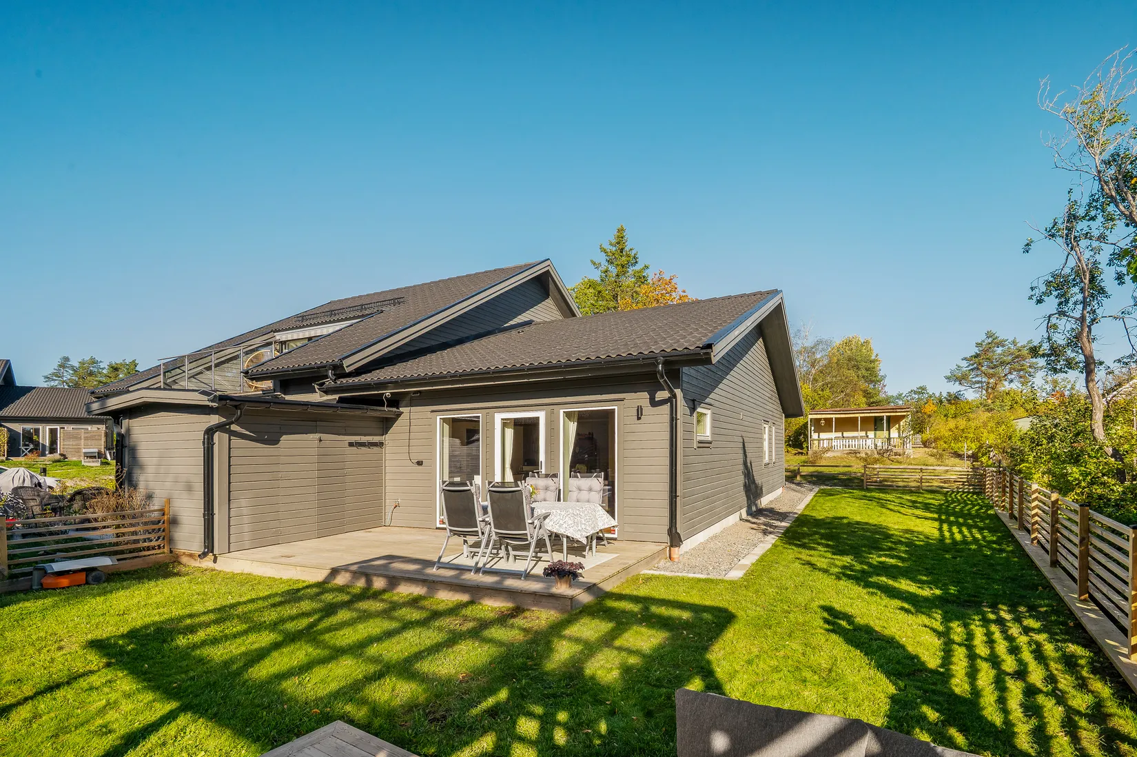Radhus, Urbergsgränd 11, Stenhamra, Ekerö