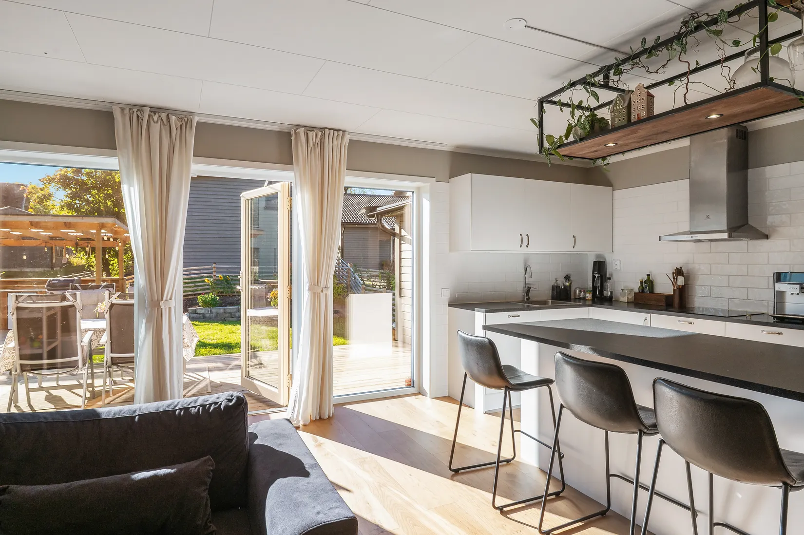 Radhus, Urbergsgränd 11, Stenhamra, Ekerö