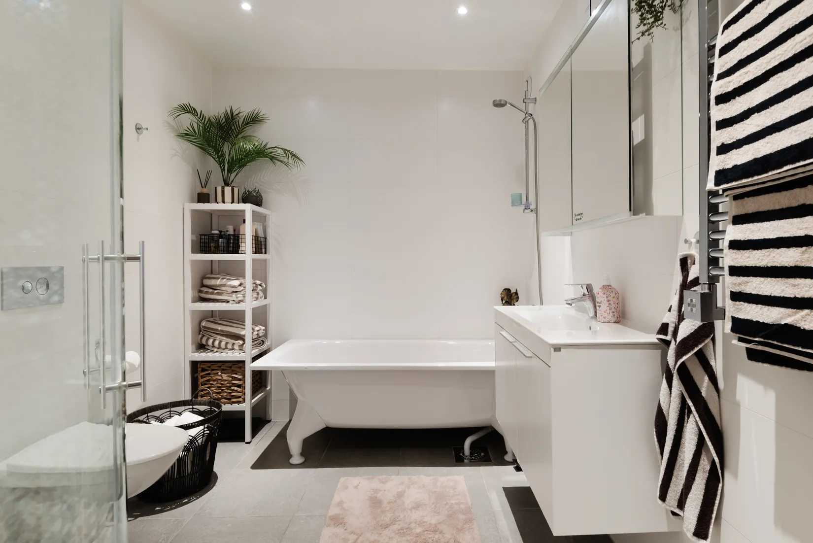 Radhus, Runvägen 35, Runö, Österåker