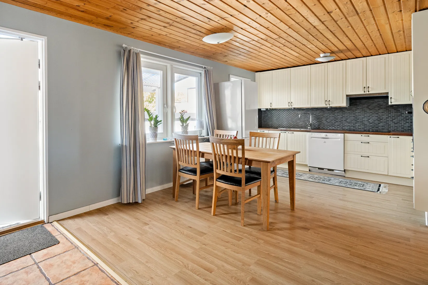 Radhus, Söravägen 99, Söra, Österåker