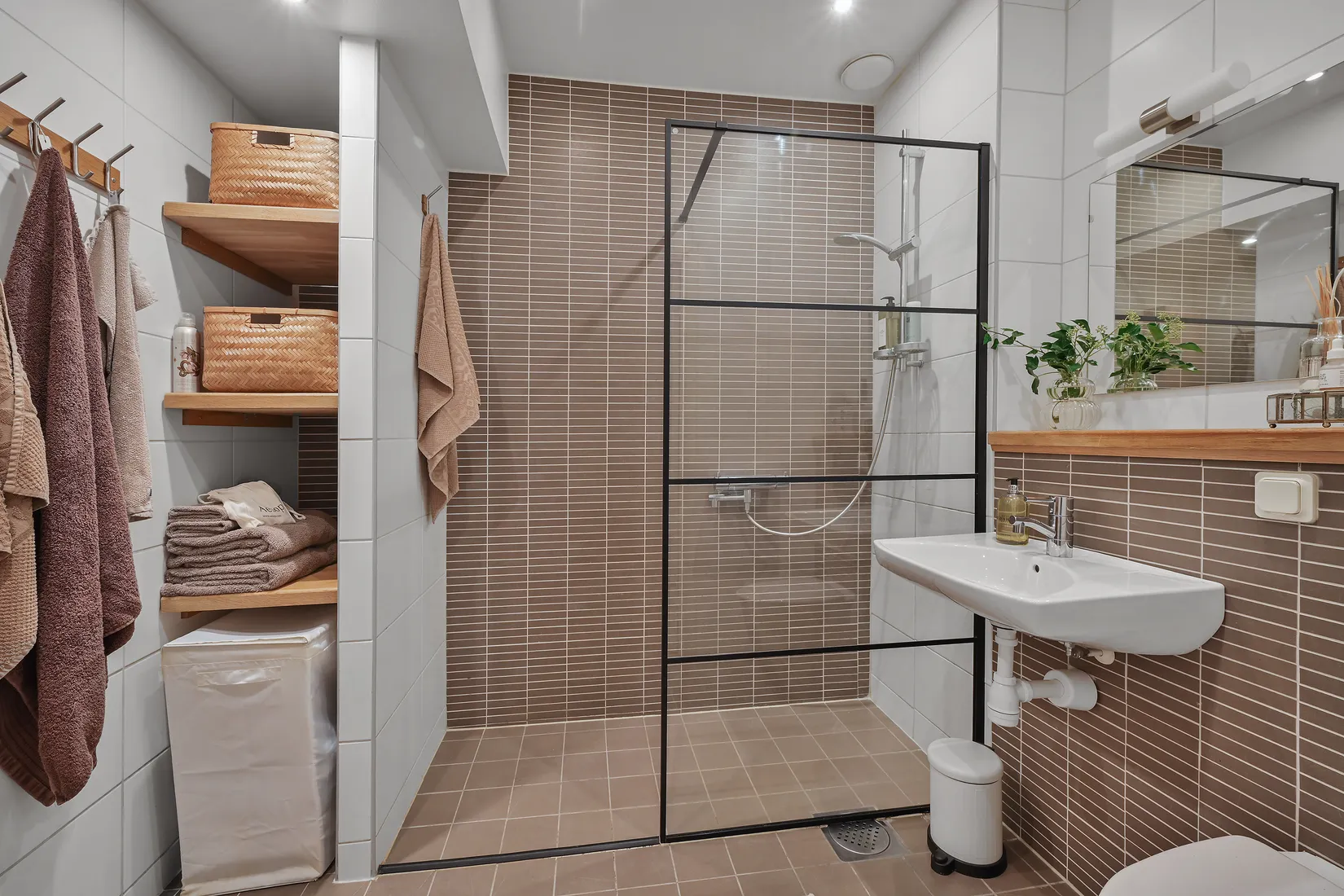 Radhus, Fritiofs väg 31, Odenslunda, Upplands Väsby