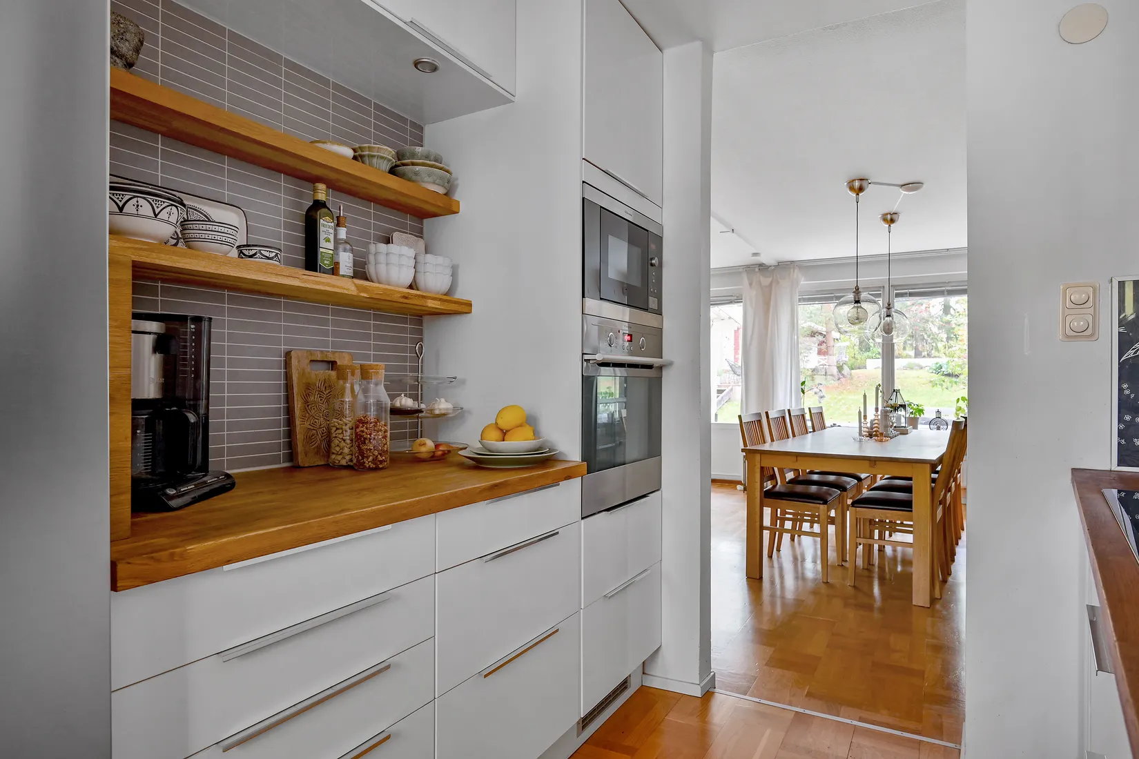 Radhus, Fritiofs väg 31, Odenslunda, Upplands Väsby