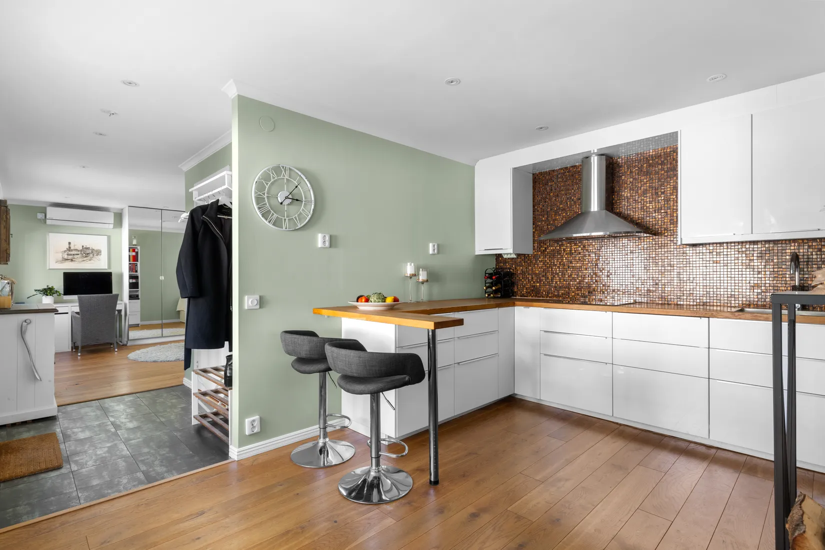 Radhus, Lyckogången 12, Trollbäcken, Tyresö