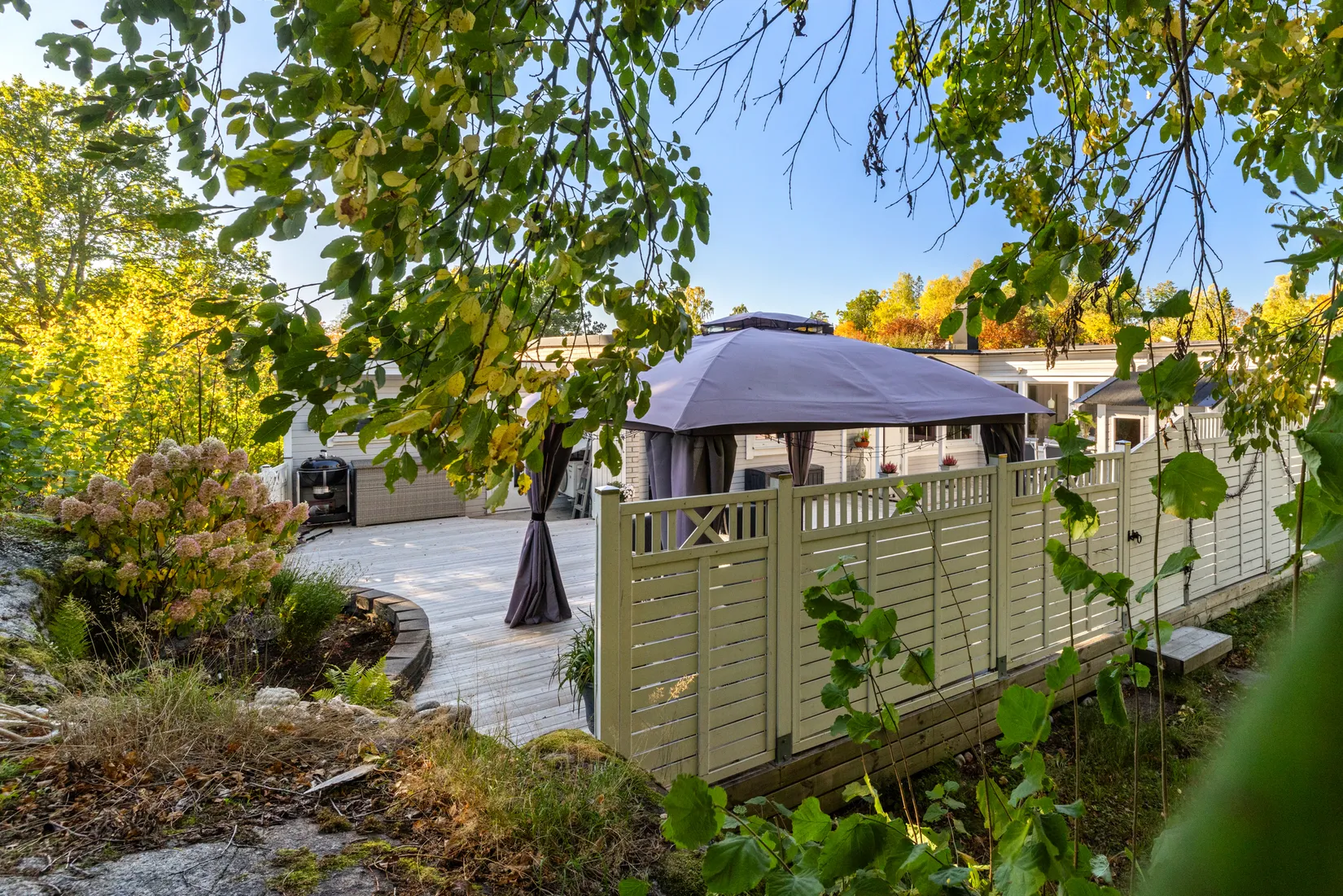 Radhus, Lyckogången 12, Trollbäcken, Tyresö