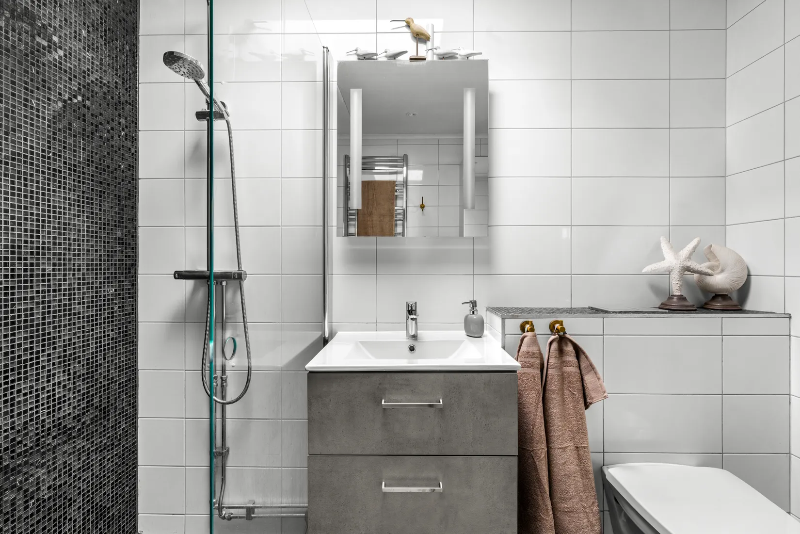 Radhus, Lyckogången 12, Trollbäcken, Tyresö