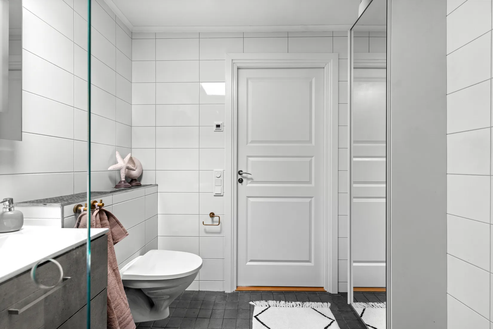 Radhus, Lyckogången 12, Trollbäcken, Tyresö