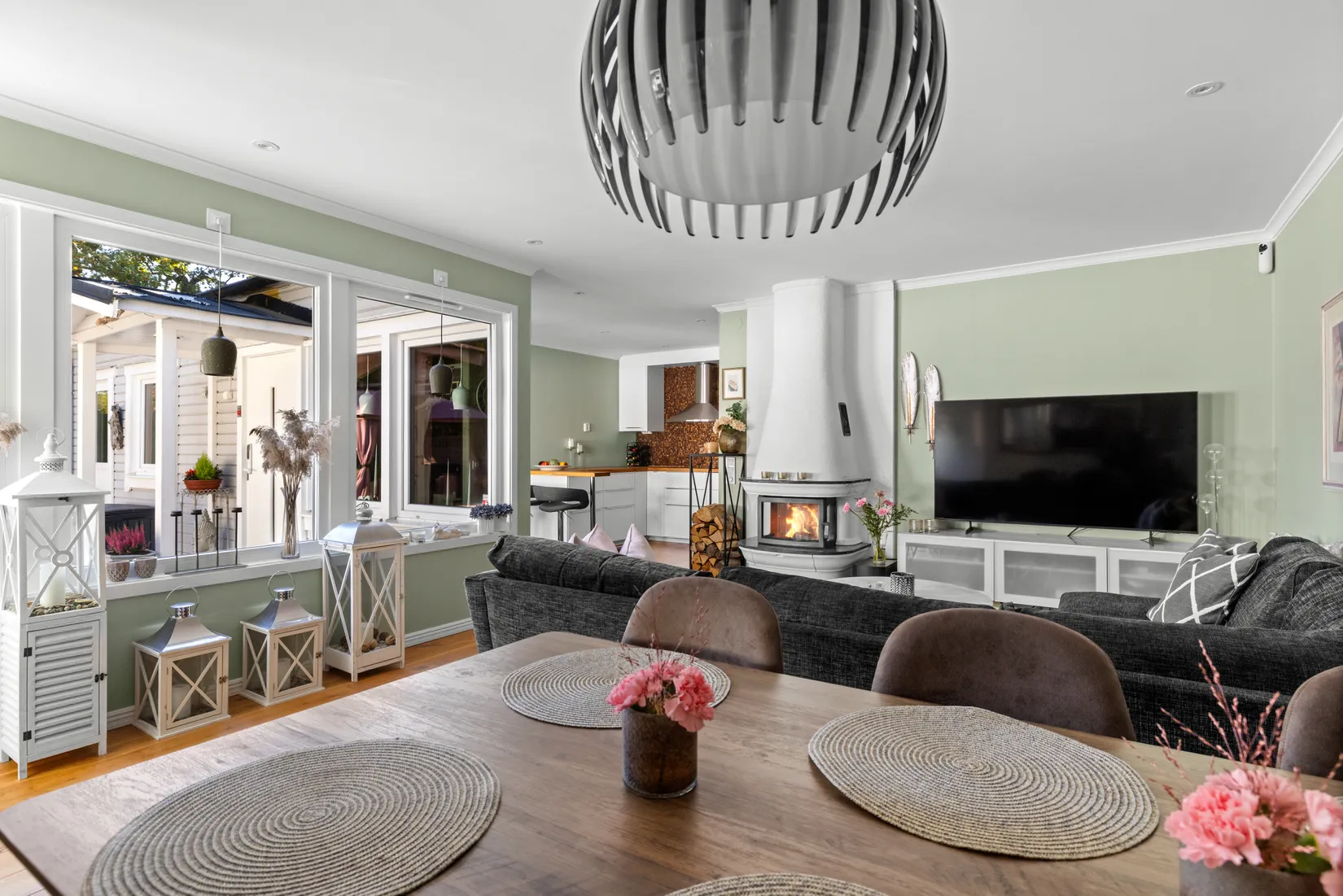 Radhus, Lyckogången 12, Trollbäcken, Tyresö