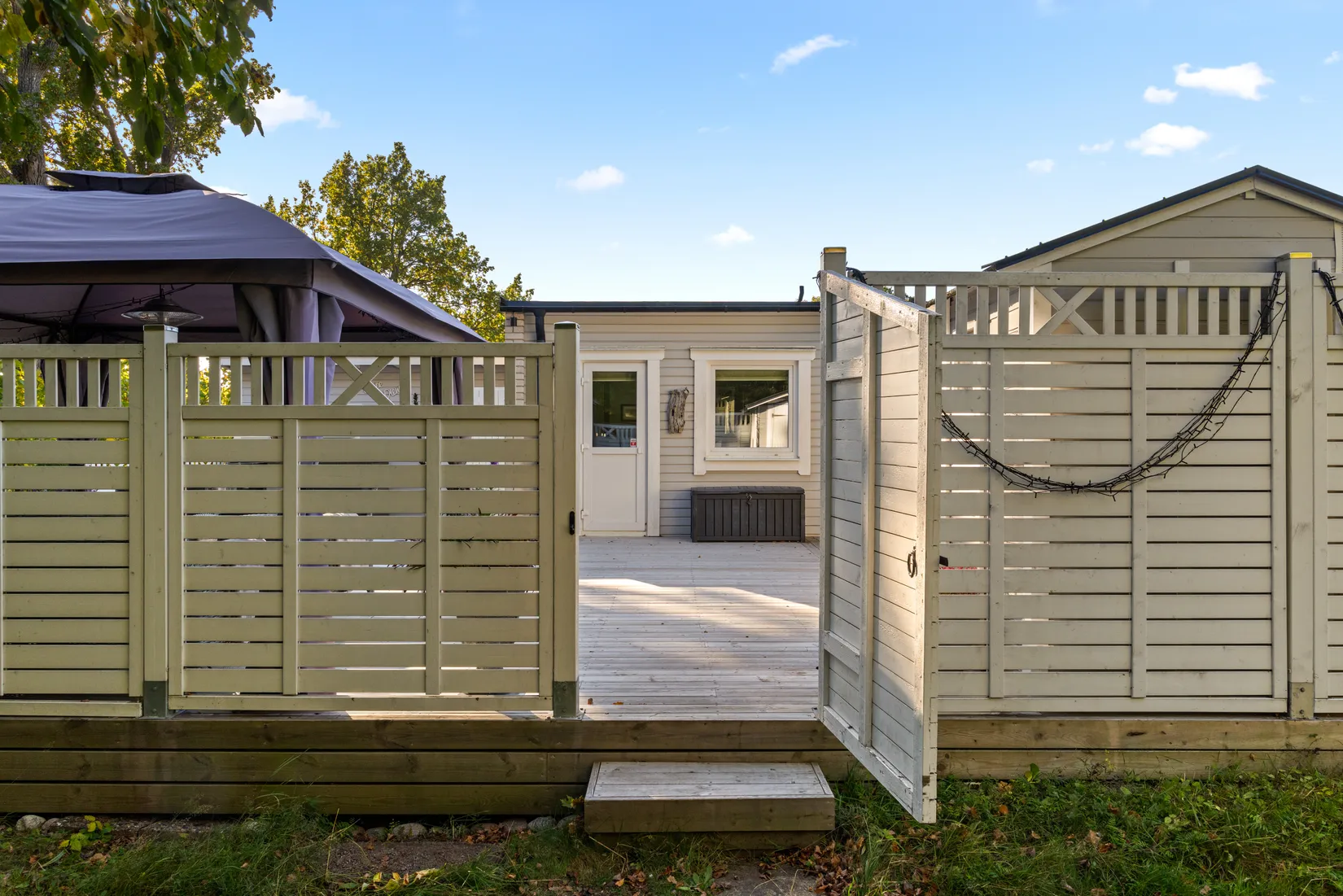Radhus, Lyckogången 12, Trollbäcken, Tyresö