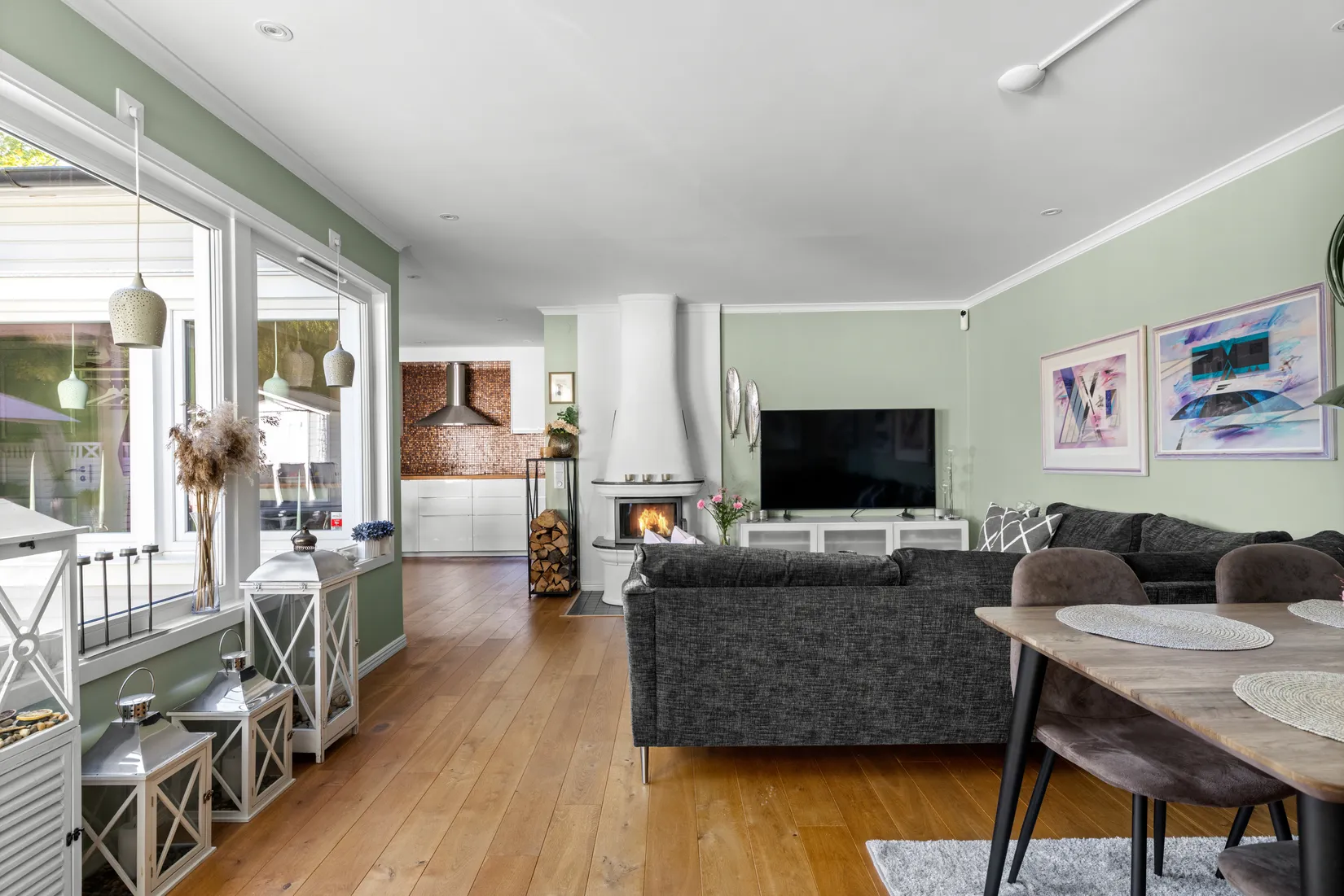 Radhus, Lyckogången 12, Trollbäcken, Tyresö