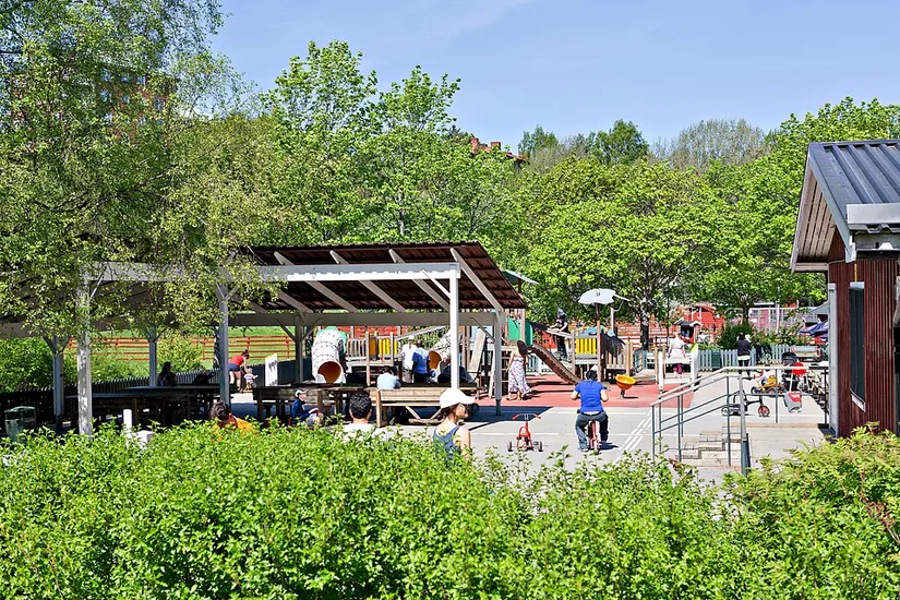 Radhus, Skebokvarnsvägen 168, Bandhagen, Stockholm