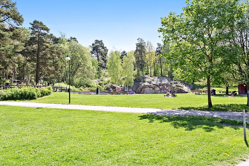 Radhus, Skebokvarnsvägen 168, Bandhagen, Stockholm