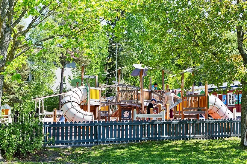 Radhus, Skebokvarnsvägen 168, Bandhagen, Stockholm