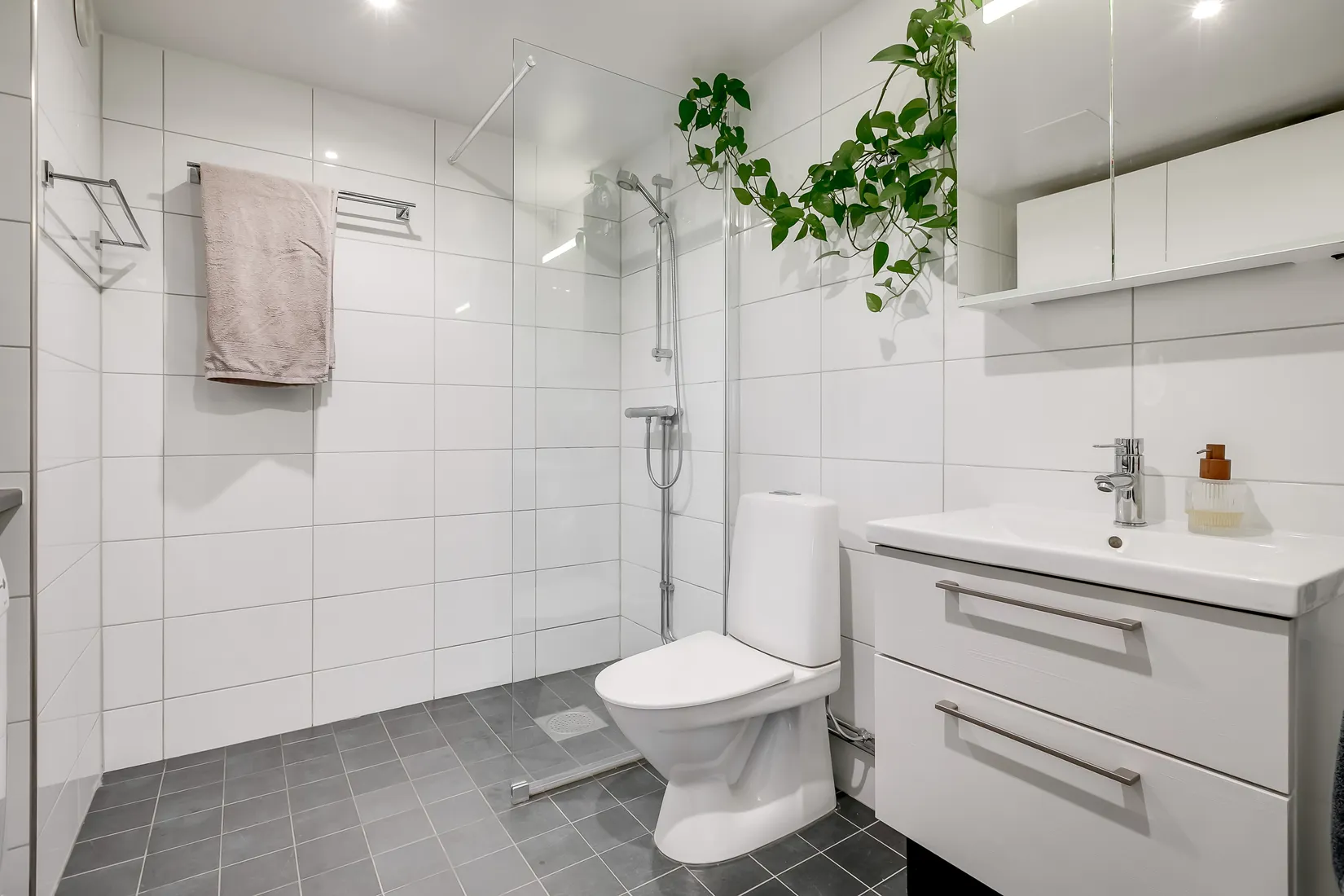 Bostadsrätt, Ågesta Broväg 46, 3 tr, Farsta, Stockholm