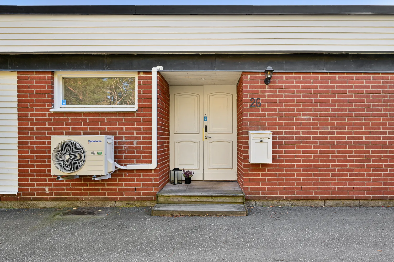 Radhus, Sleipnervägen 26, Sjukyrkoberget, Upplands Väsby