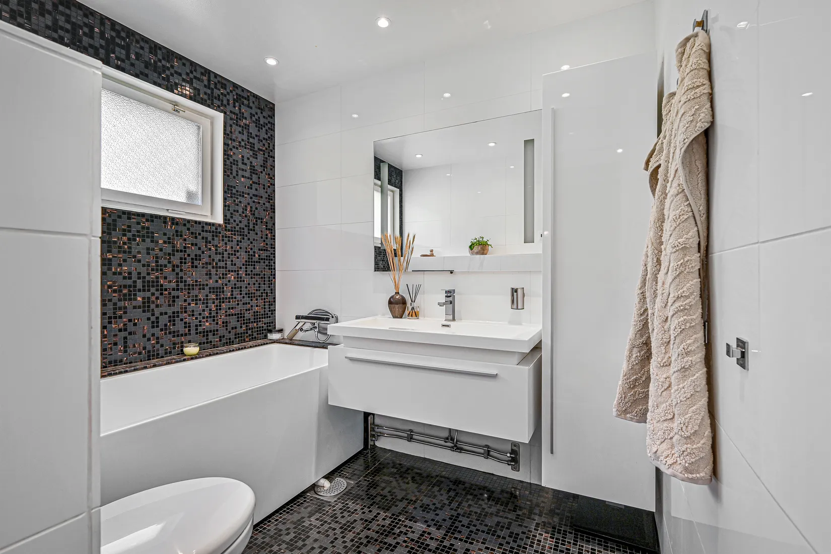 Radhus, Sleipnervägen 26, Sjukyrkoberget, Upplands Väsby