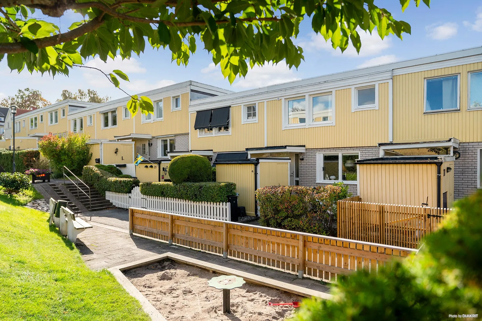 Radhus, Skolängen 19, Centrala Sävedalen, Partille