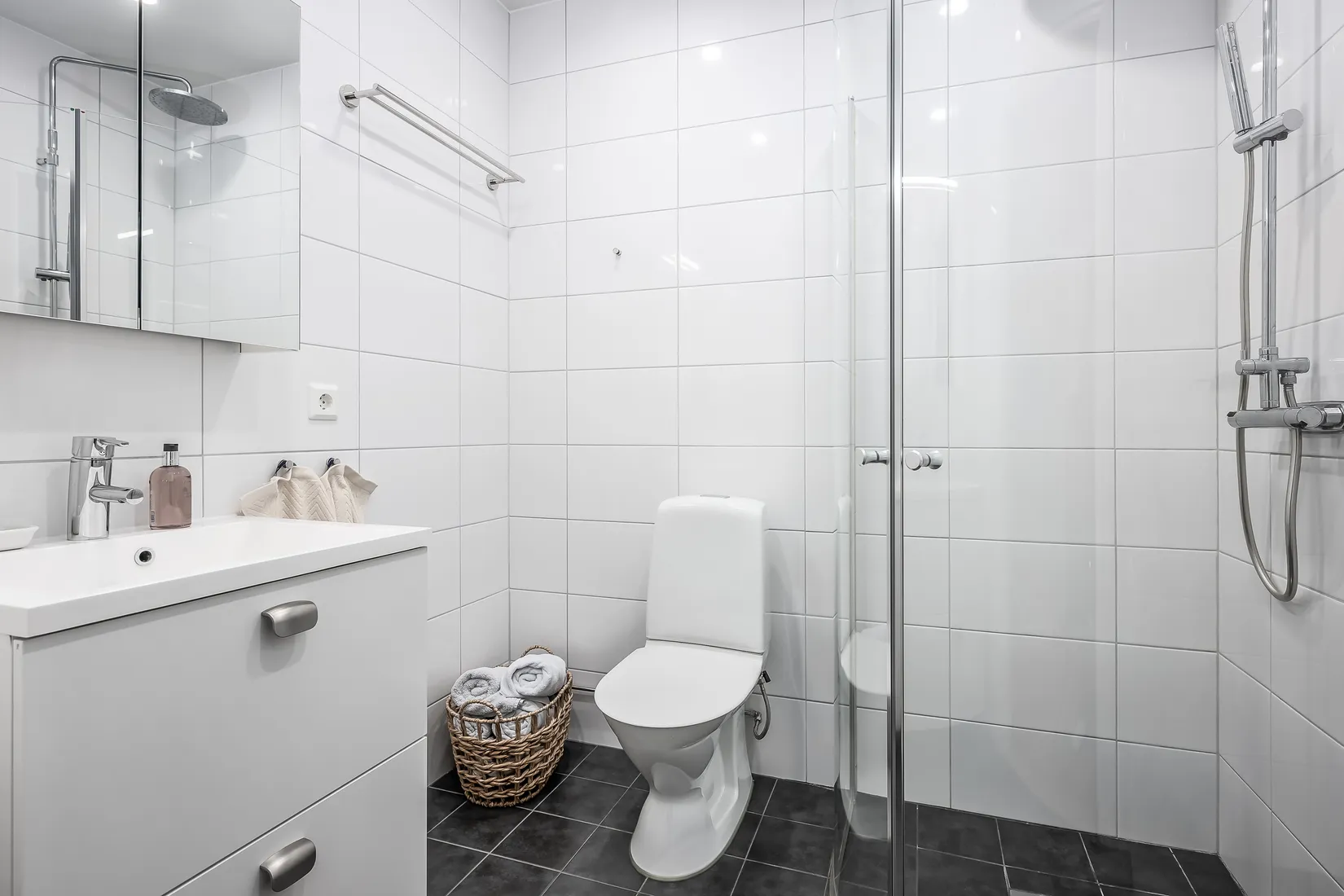 Radhus, Kolonilottsvägen 93, Lillgården, Haninge