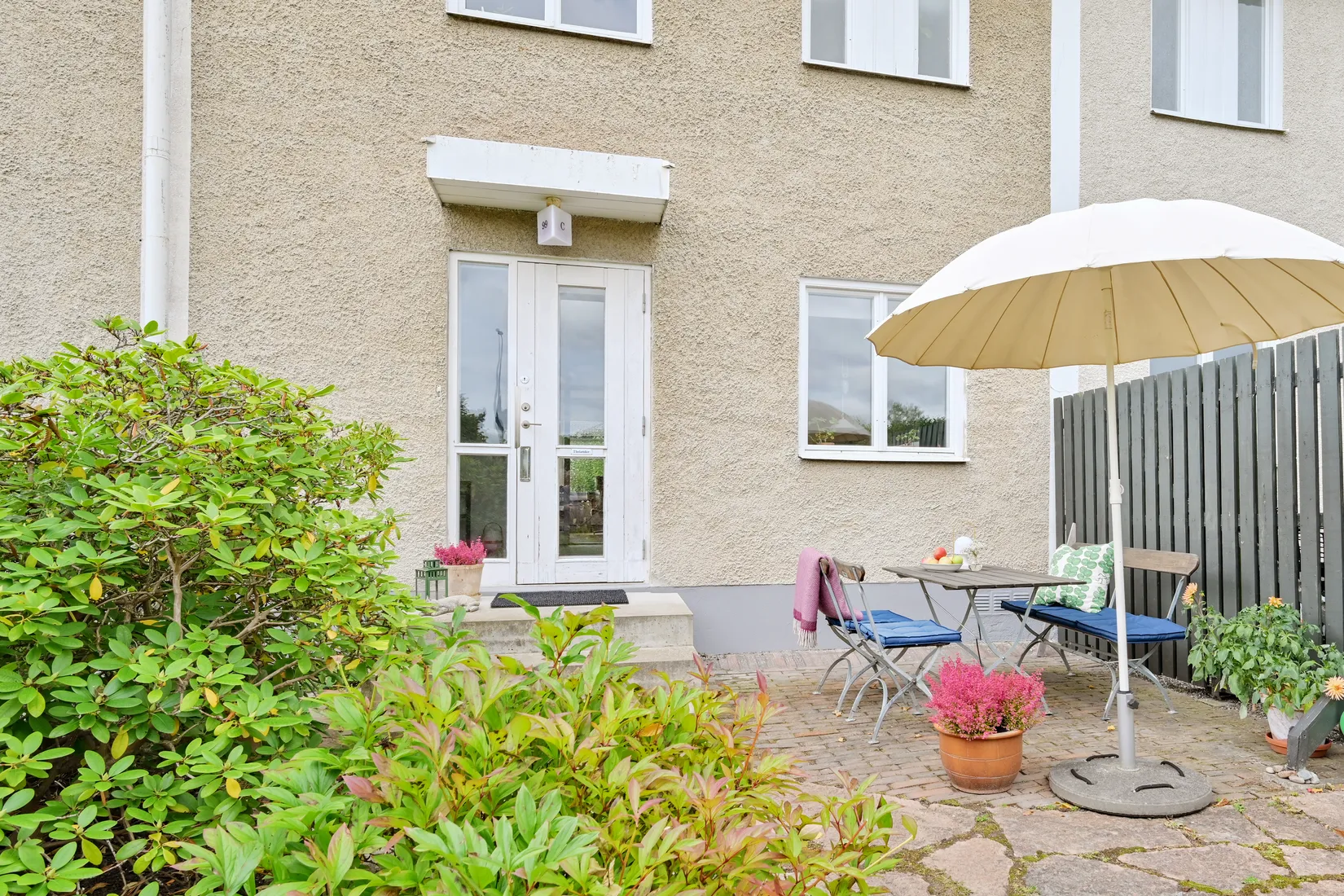 Radhus, Lövåsvägen 28, Helenelund, Sollentuna