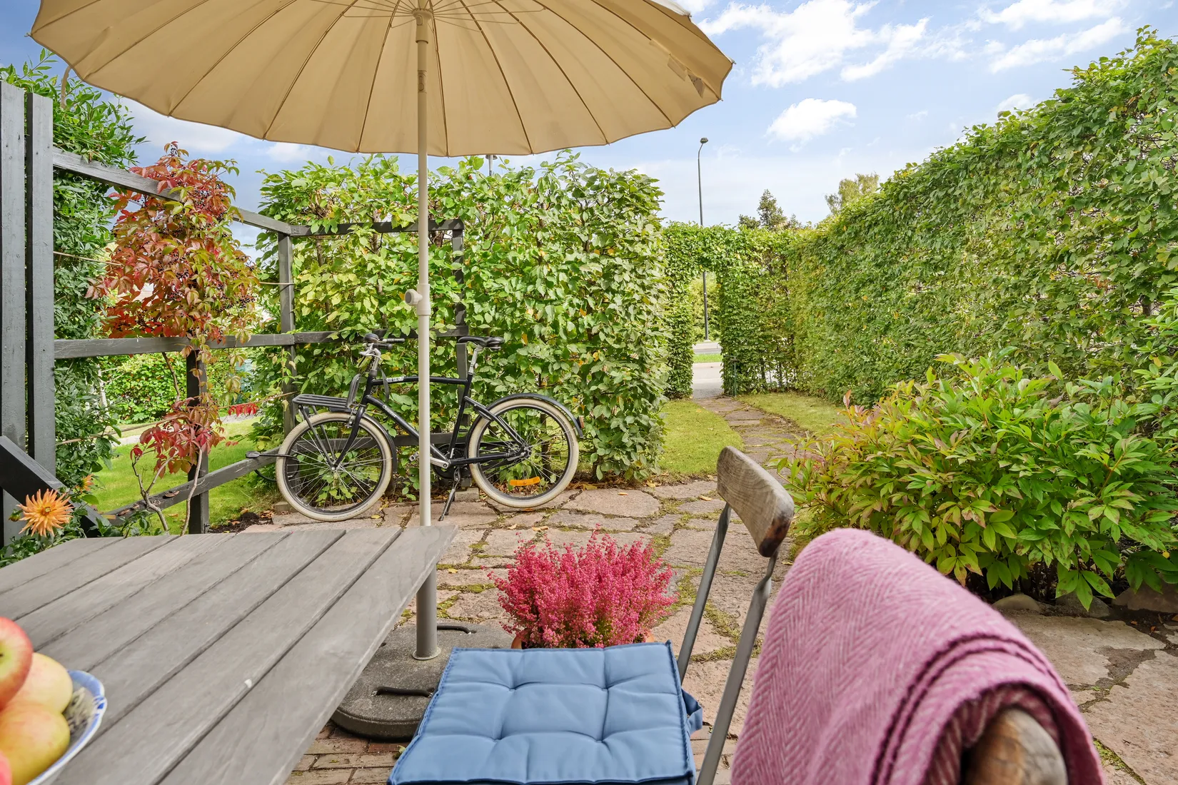 Radhus, Lövåsvägen 28, Helenelund, Sollentuna
