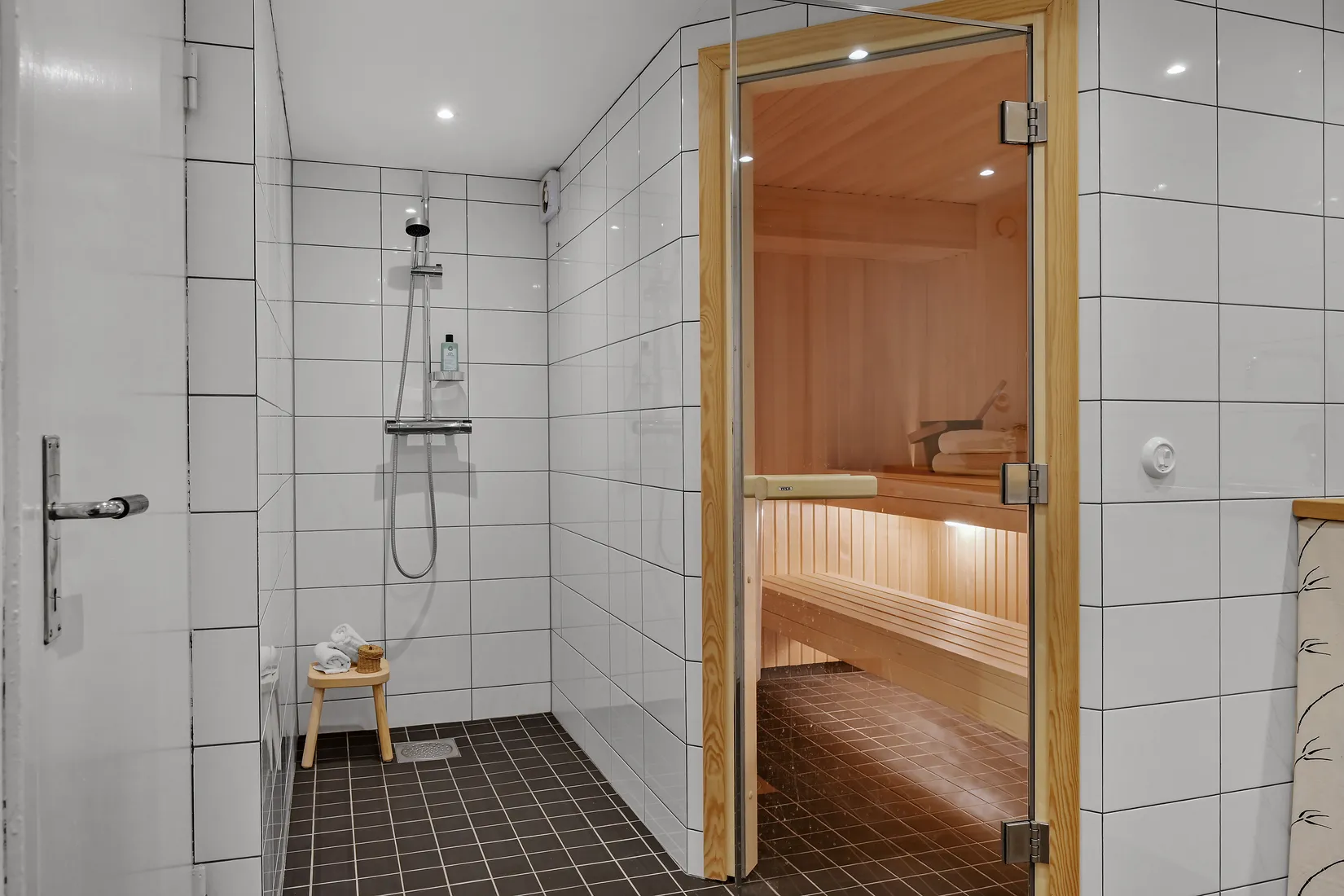 Radhus, Lövåsvägen 28, Helenelund, Sollentuna