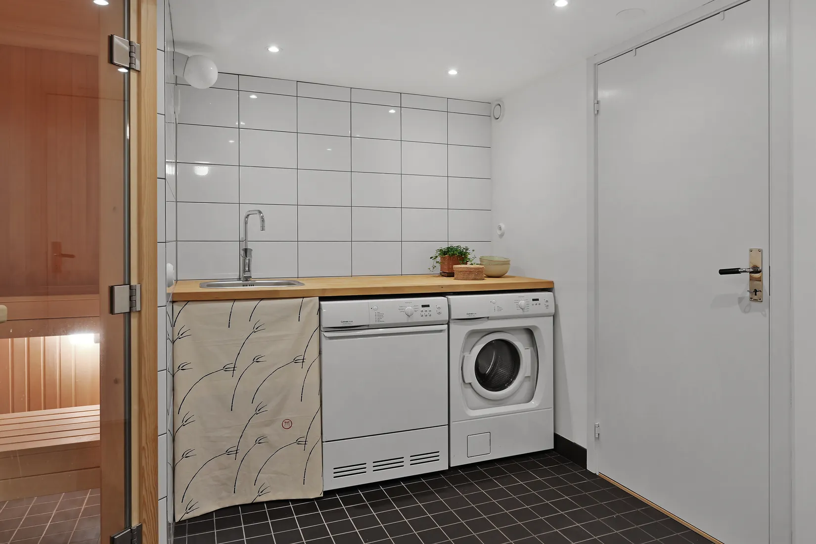 Radhus, Lövåsvägen 28, Helenelund, Sollentuna