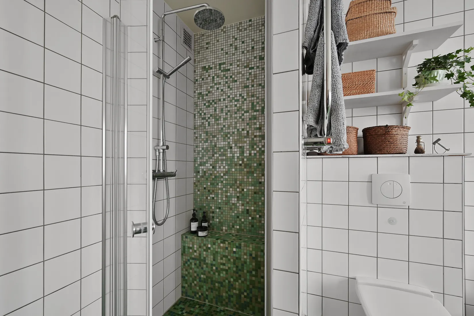Radhus, Lövåsvägen 28, Helenelund, Sollentuna