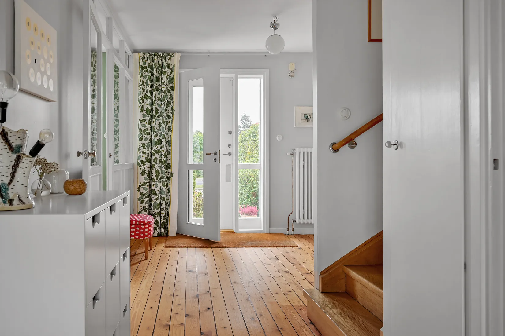 Radhus, Lövåsvägen 28, Helenelund, Sollentuna