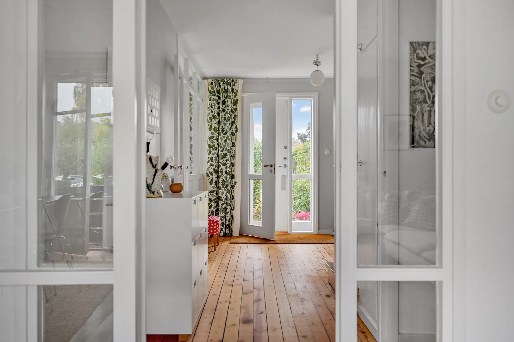 Radhus, Lövåsvägen 28, Helenelund, Sollentuna