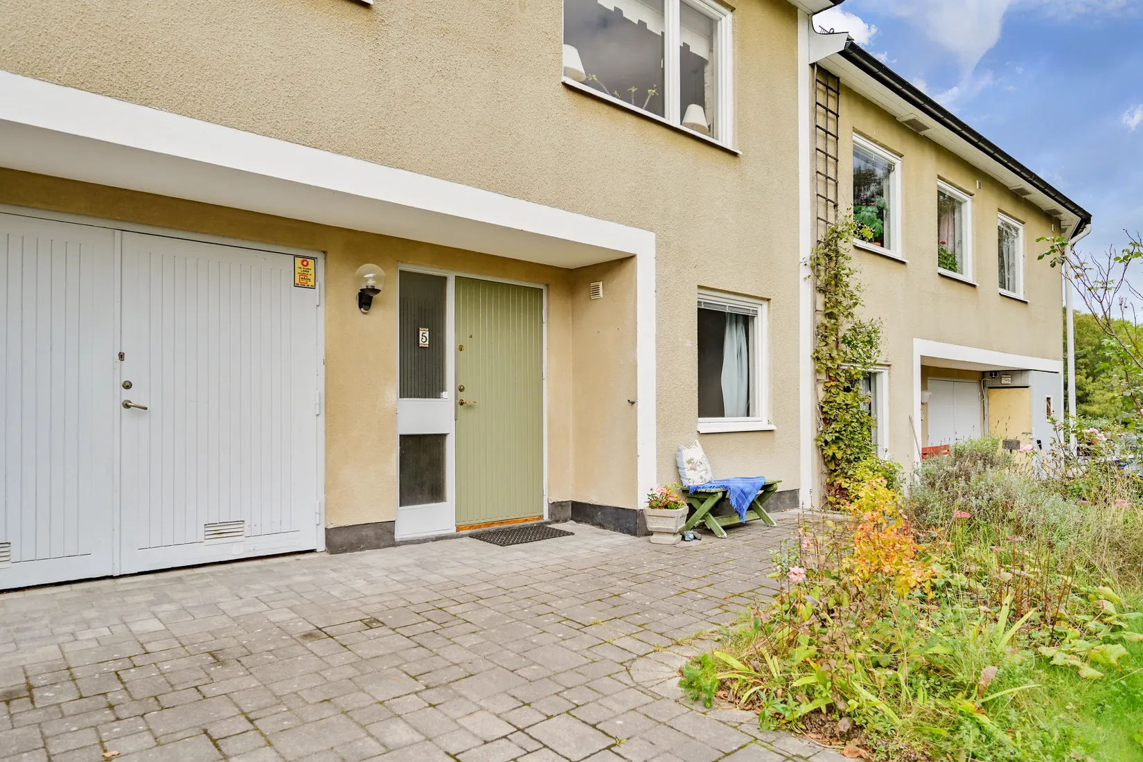 Radhus, Vaxmyravägen 5, Runby, Upplands Väsby