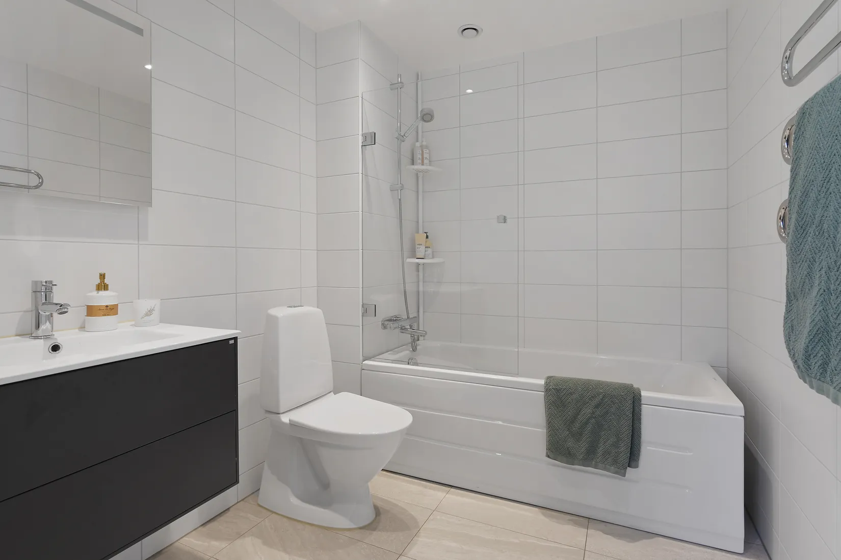 Radhus, Stuterivägen 37, Vattmyra, Järfälla