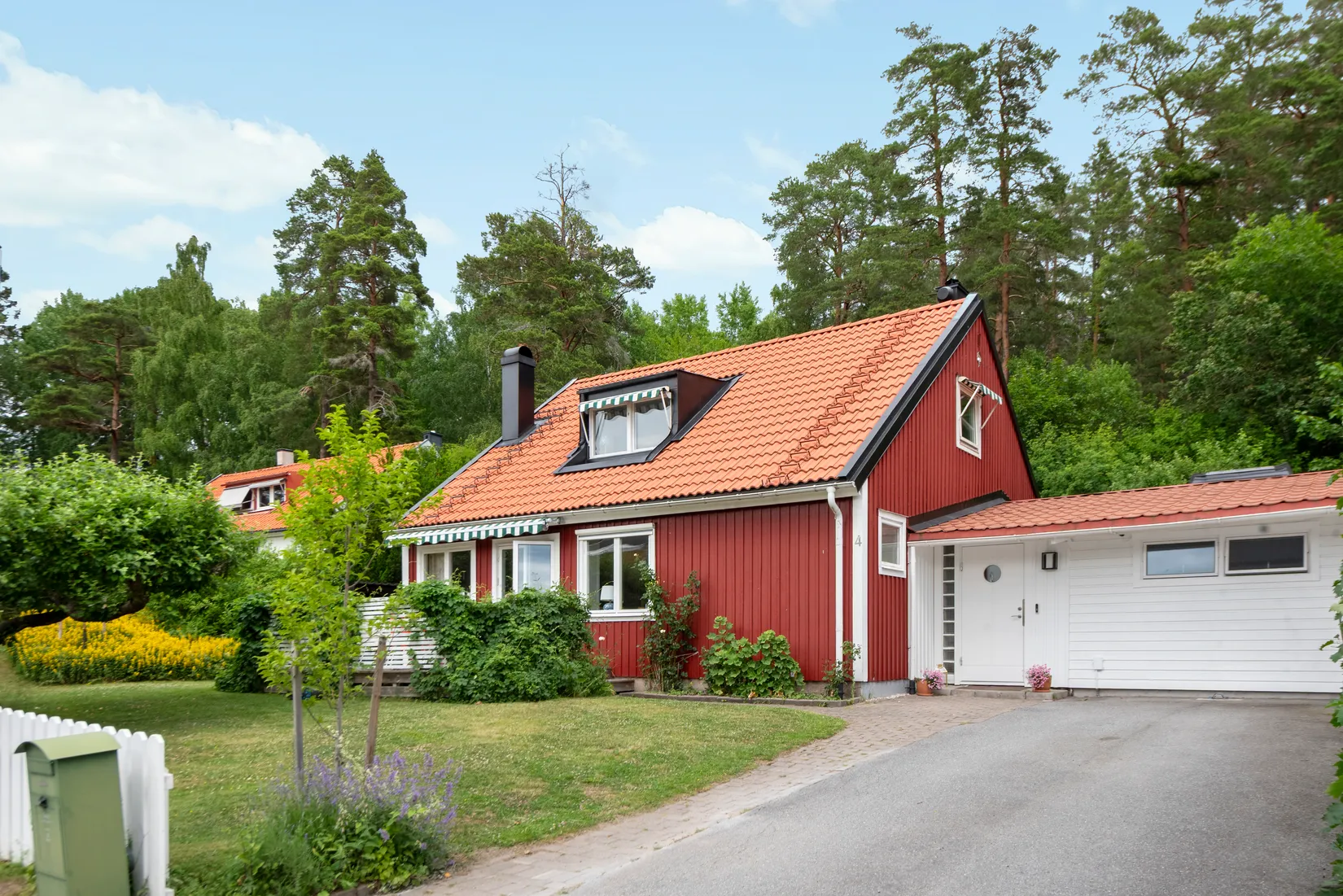 Radhus, Lievägen 4, Ella Gård, Täby