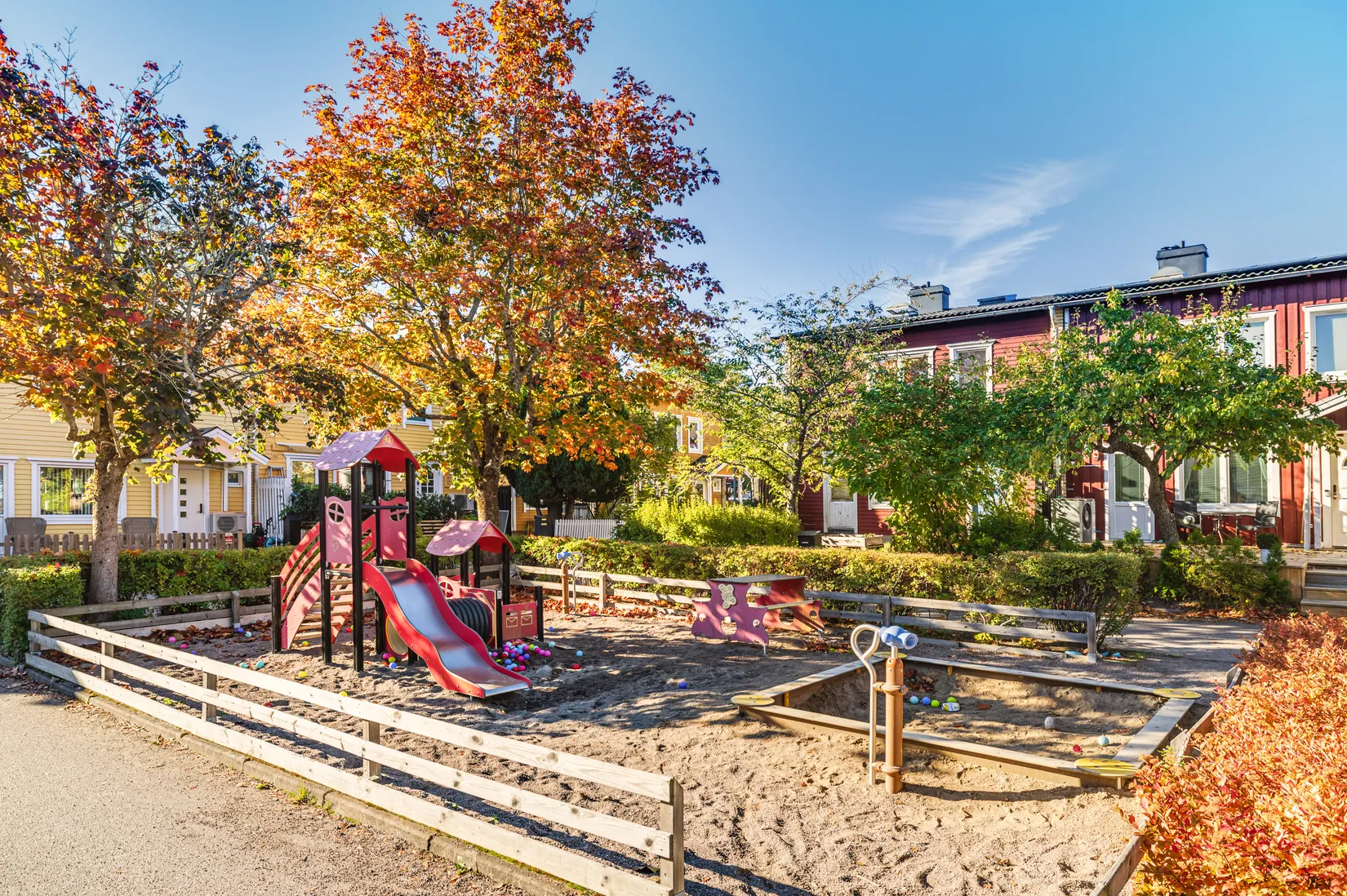 Radhus, Varpholmsgränd 20, Skärholmen, Stockholm