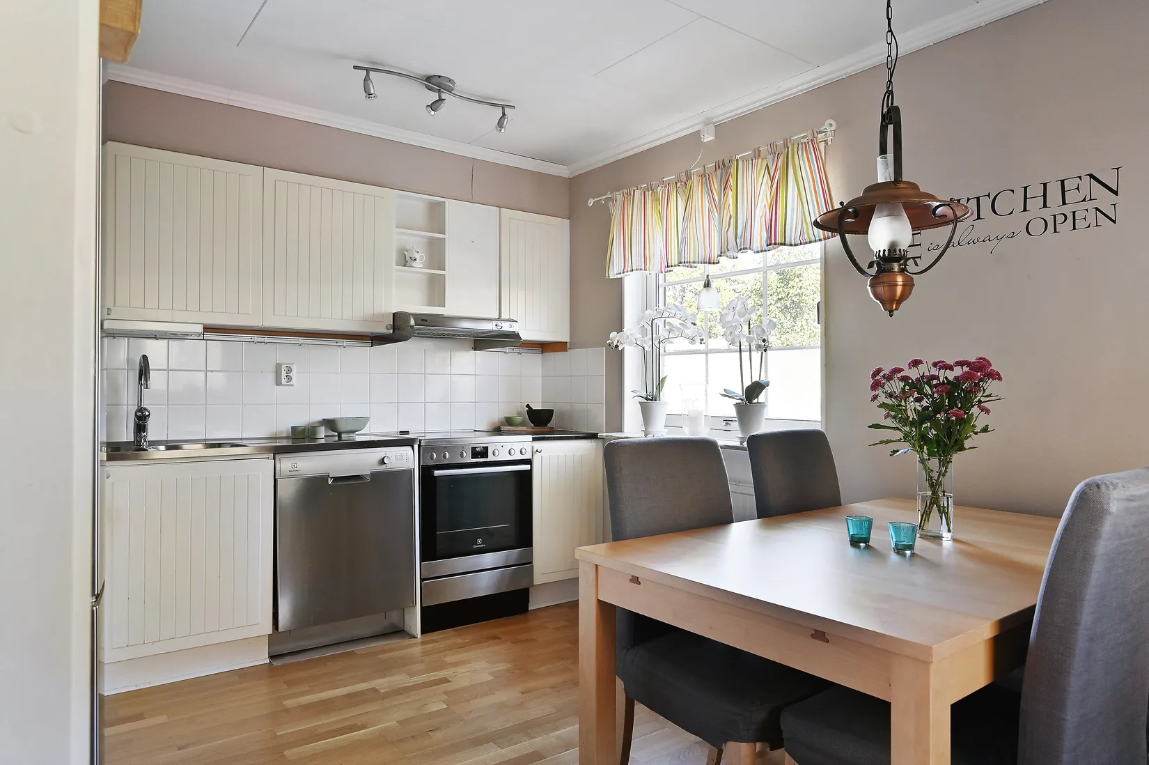 Radhus, Balettvägen 72, Huddinge