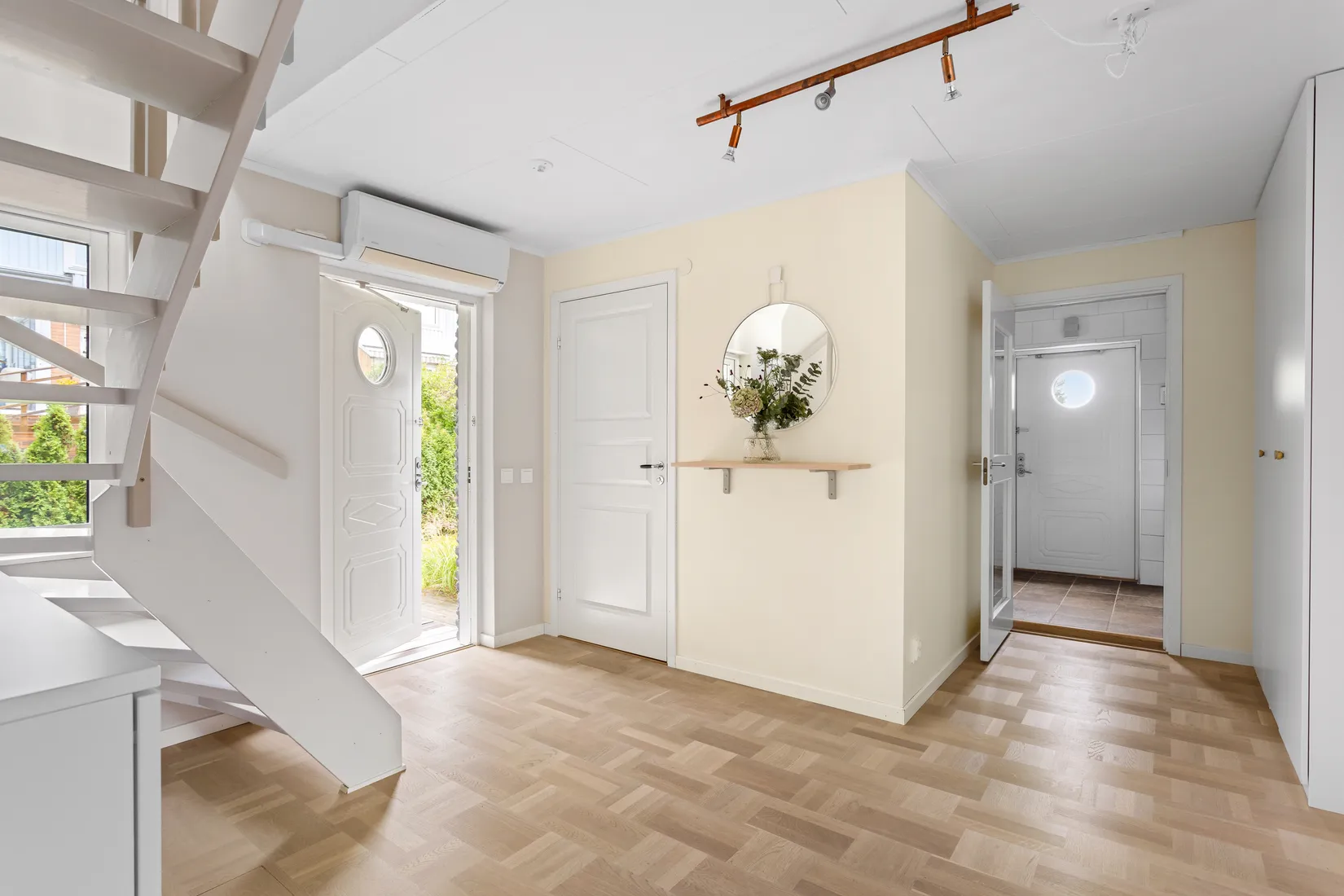 Villa, Biskop Nils väg 40, Stäket, Järfälla