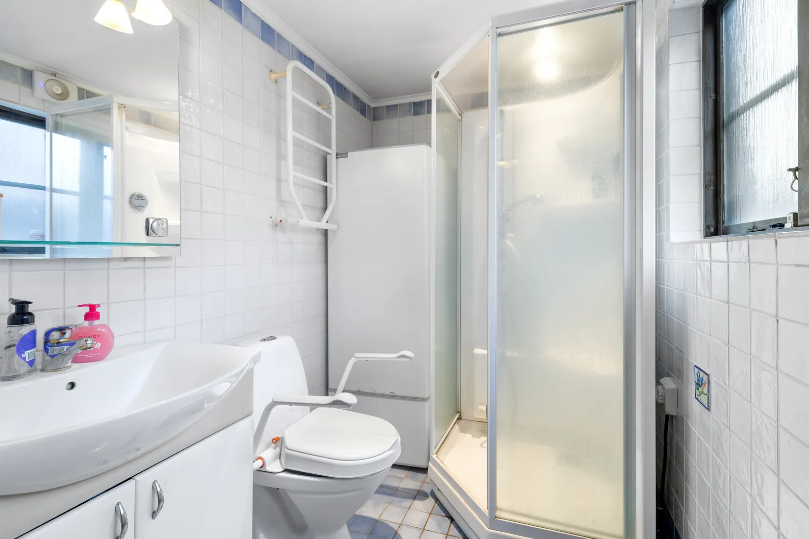 Radhus, Gyllenstiernas väg 18, Näsbypark, Täby
