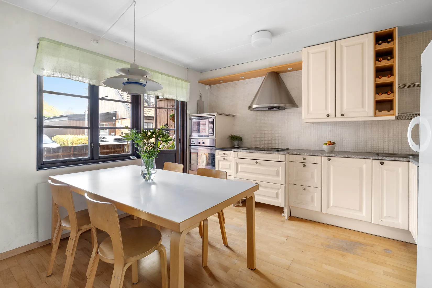 Radhus, Gyllenstiernas väg 18, Näsbypark, Täby