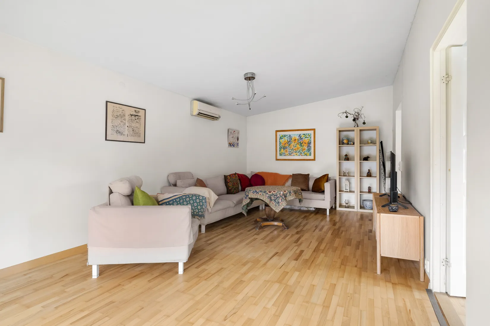 Radhus, Gyllenstiernas väg 18, Näsbypark, Täby