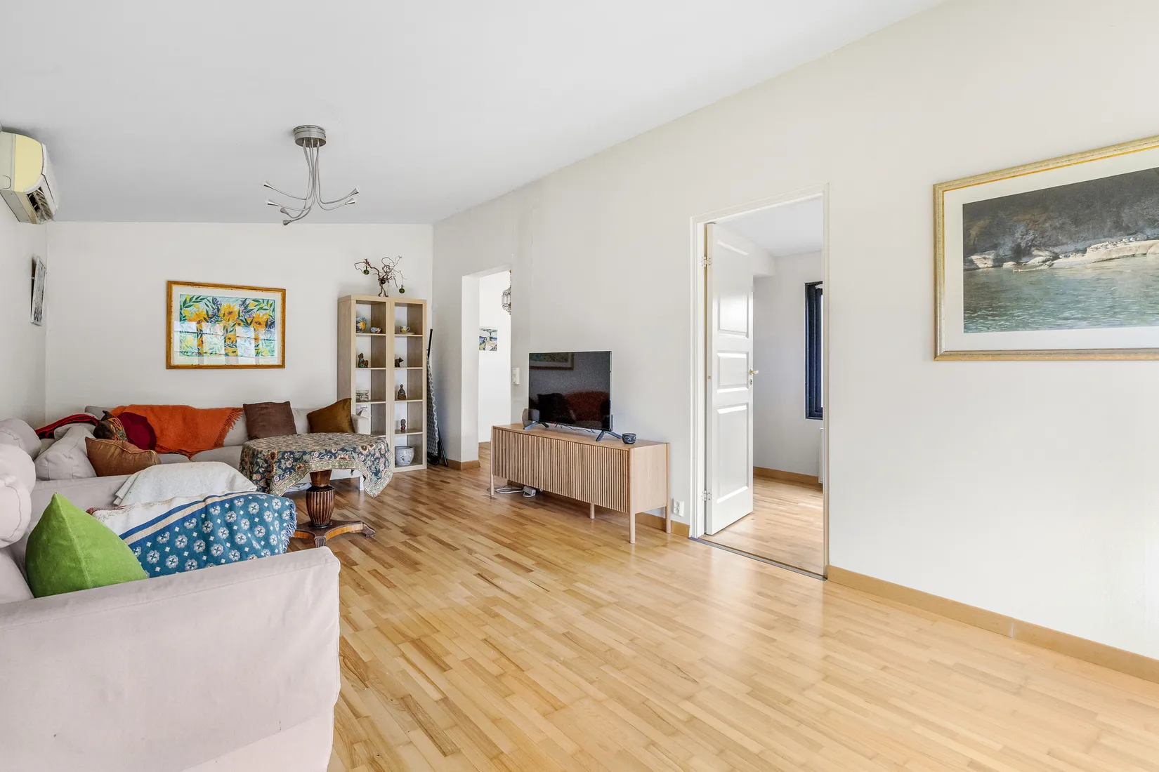 Radhus, Gyllenstiernas väg 18, Näsbypark, Täby