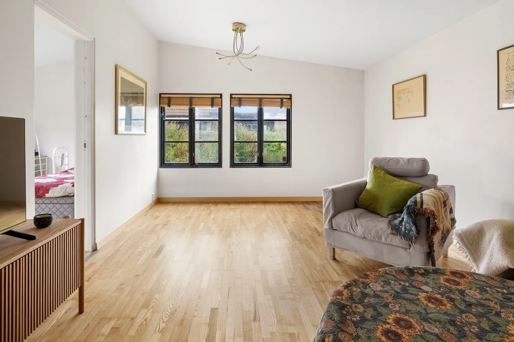 Radhus, Gyllenstiernas väg 18, Näsbypark, Täby