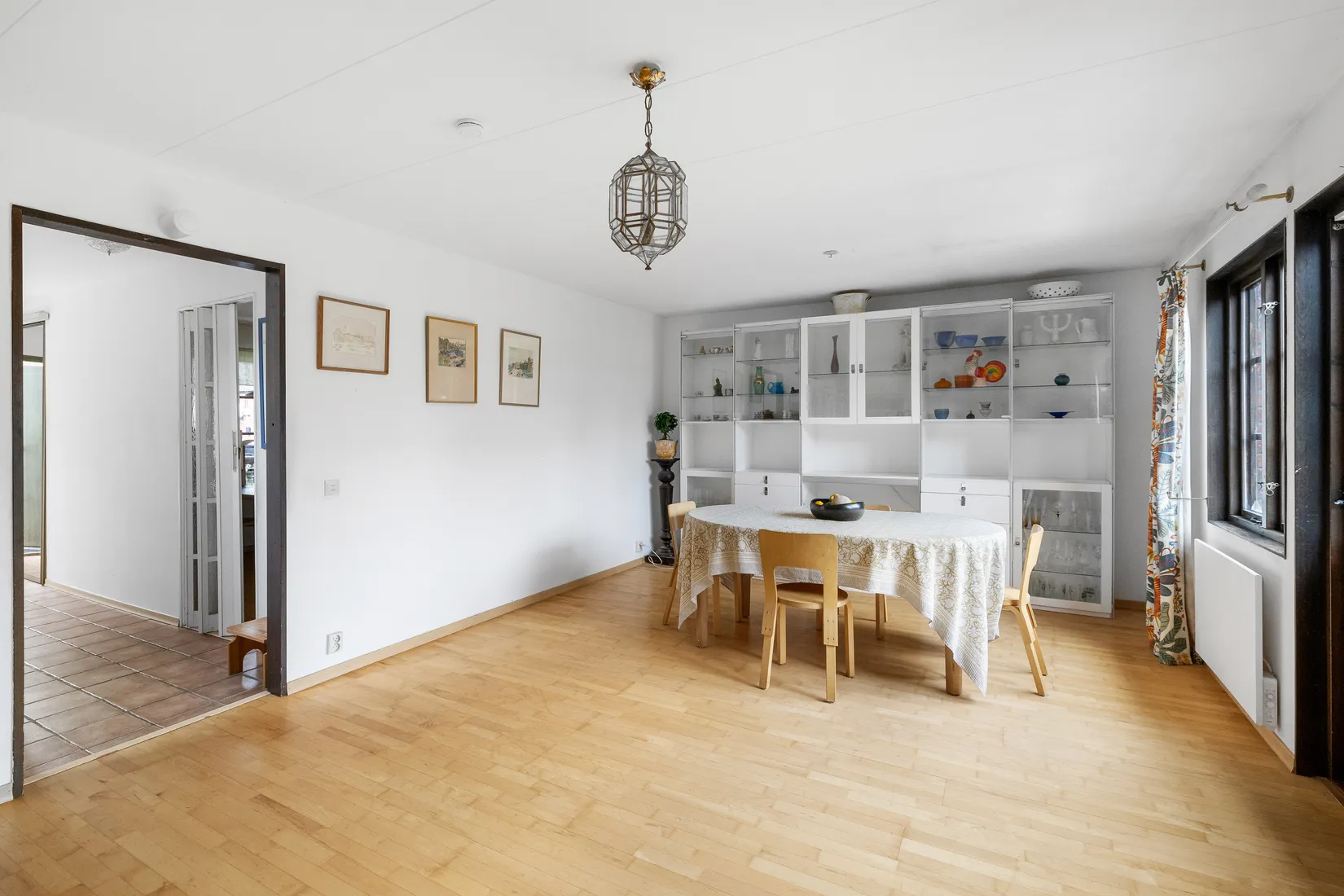Radhus, Gyllenstiernas väg 18, Näsbypark, Täby