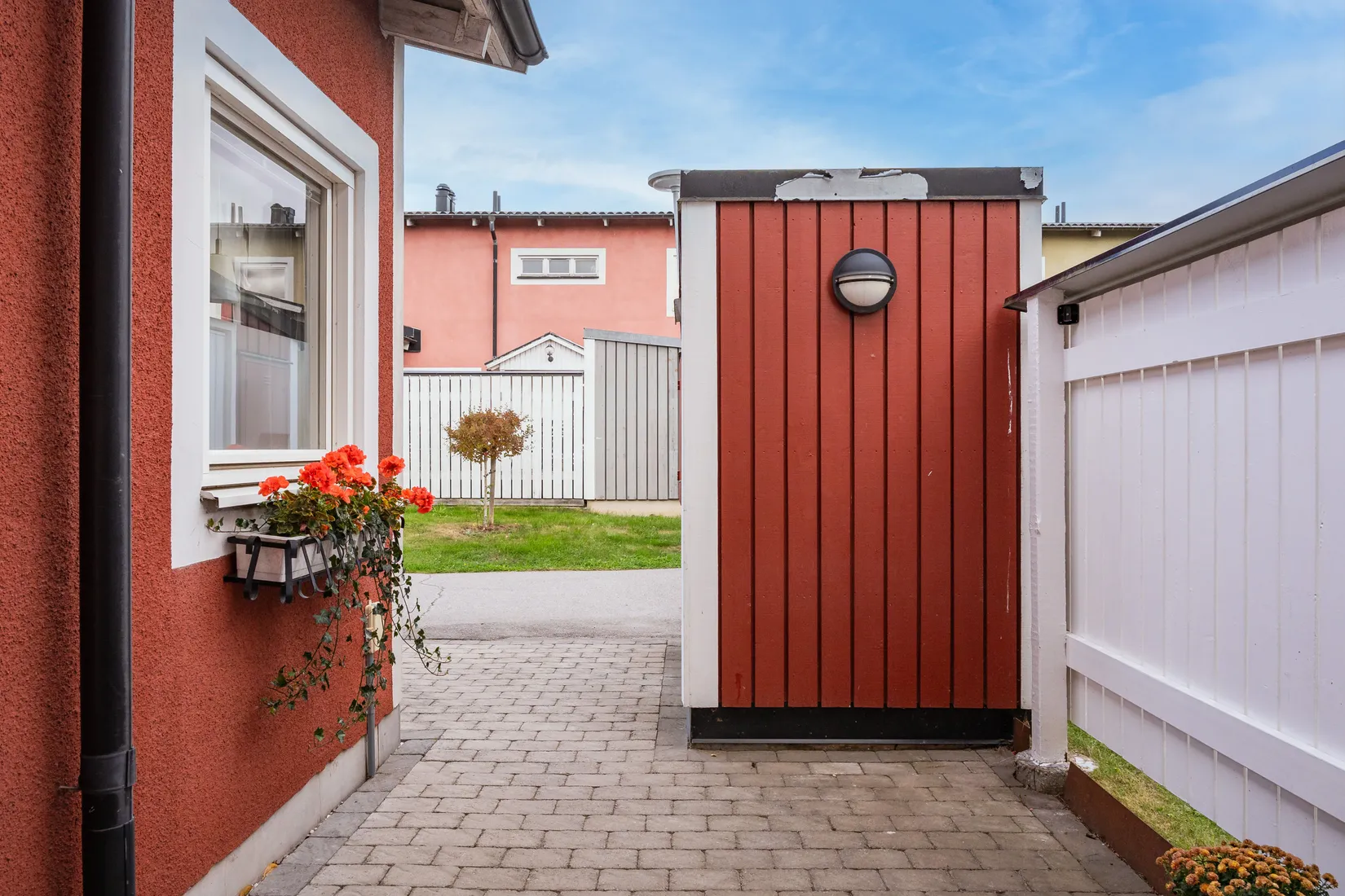 Radhus, Albert Engströms gata 60, Klockaretorpet, Norrköping
