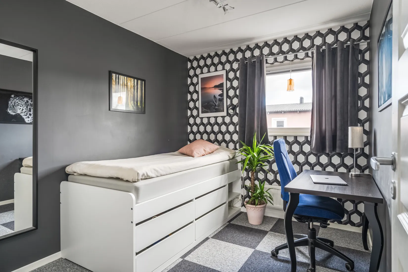 Radhus, Albert Engströms gata 60, Klockaretorpet, Norrköping
