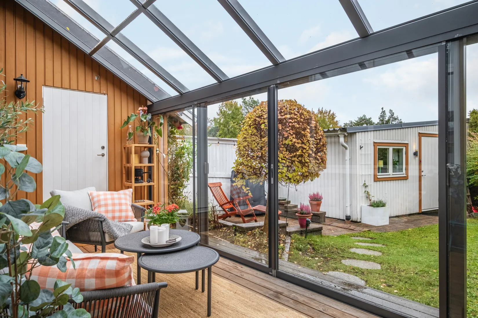 Radhus, Manhemsvägen 26, Skuru, Nacka